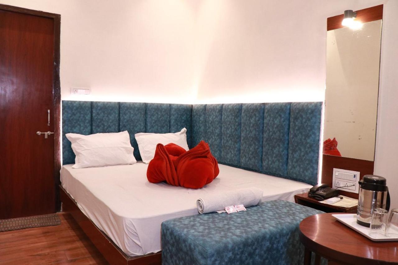 Amrit Hotel New Delhi Ngoại thất bức ảnh