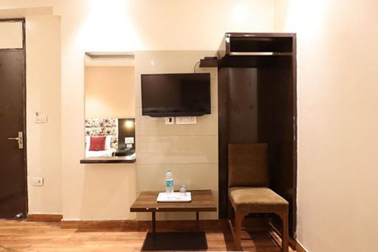 Amrit Hotel New Delhi Ngoại thất bức ảnh