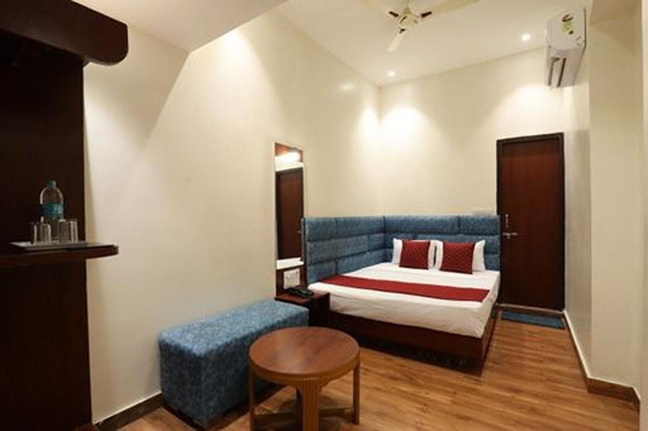 Amrit Hotel New Delhi Ngoại thất bức ảnh